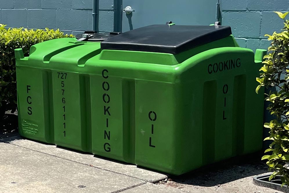 Used cooking oil storage container for restaurant grease management